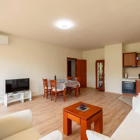 Spacious In Golden Sands Appartamento